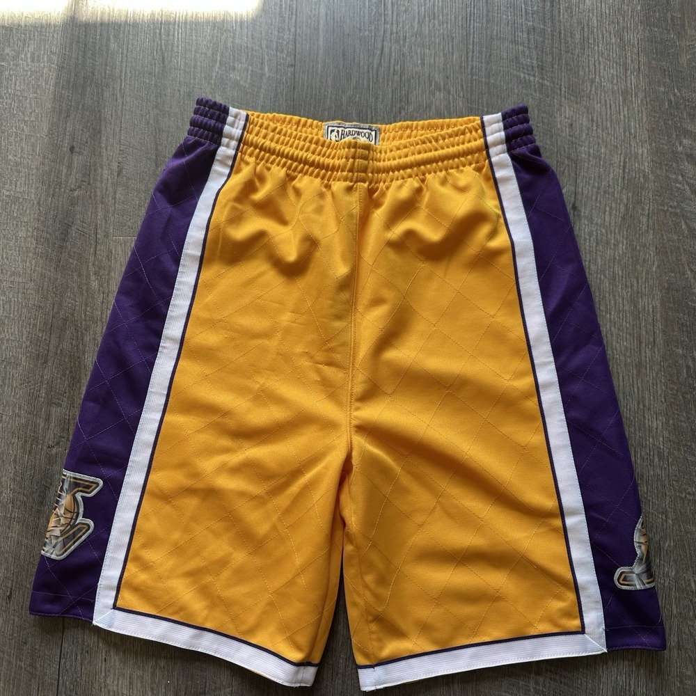 Men's Mitchell & Ness Los Angeles Lakers NBA Swingmanā Shorts 2009 Large